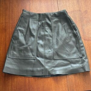 H&M size US 4 pleather mini skirt front pocket detail
